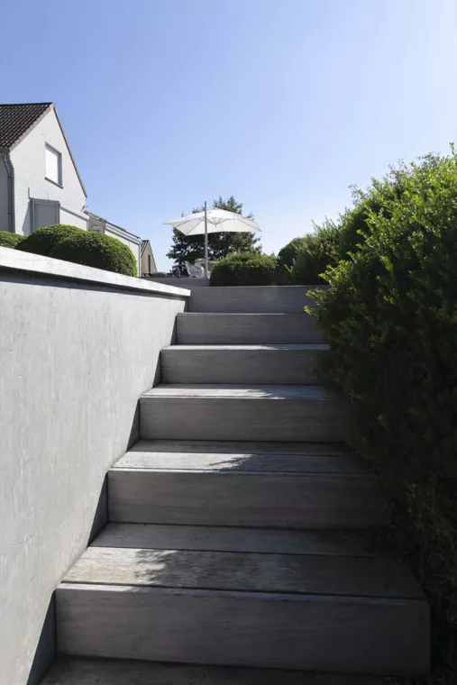 Landelijk gelegen tuin met elegante haagmassieven (26) - 