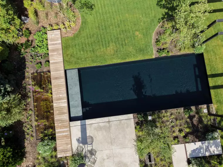 Biopool met strak lijnenspel te Veldegem (1) - 