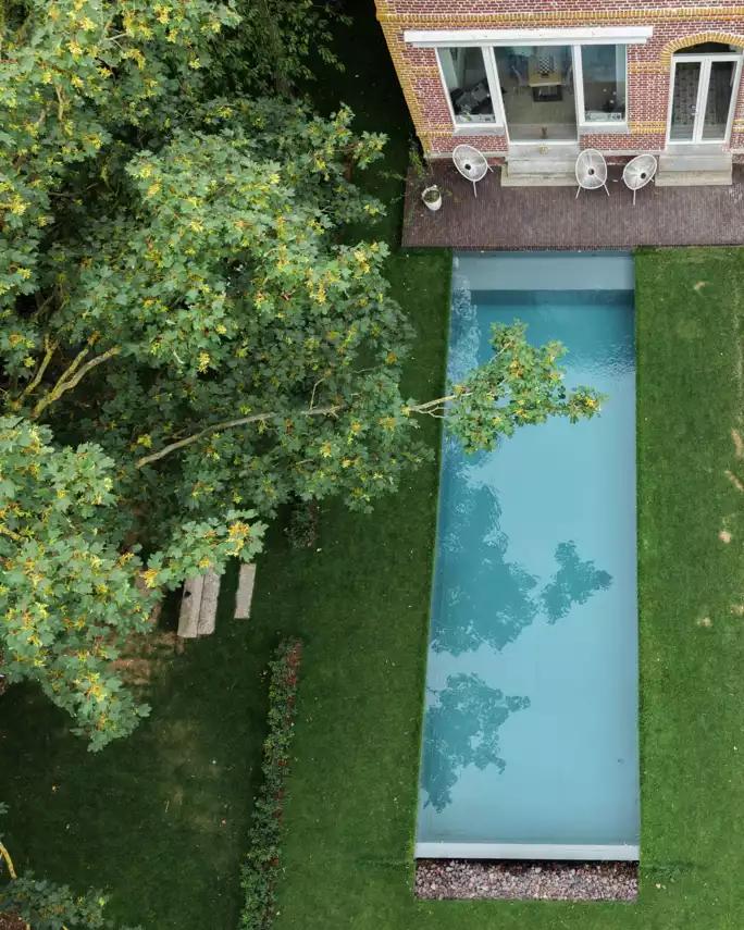 Infinitypool bij herenhuis-Overloopzwembad bij herenhuis te Poperinge (39)